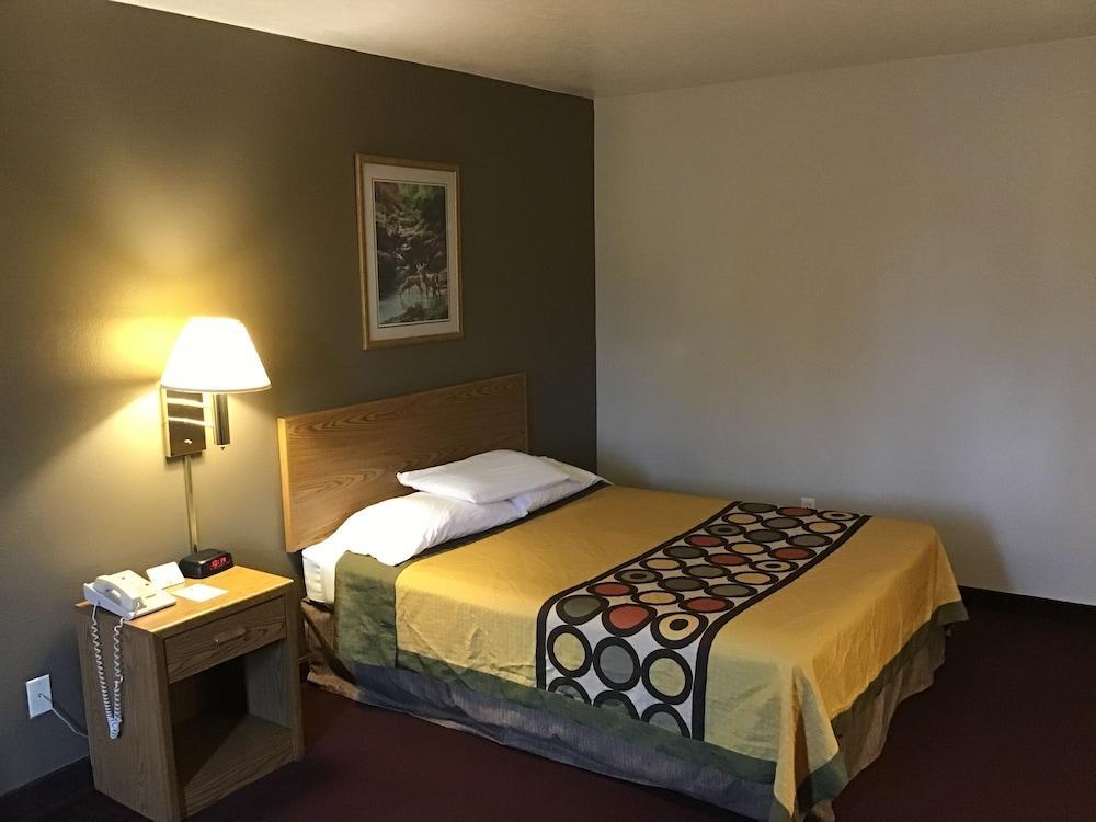 Super 8 By Wyndham Super 8 בלאקפוט מראה חיצוני תמונה